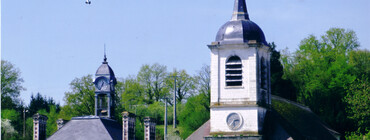 vue de l'église et mairie.jpg