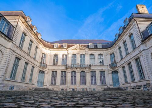 Musée Sandelin Cour Portail SAINT-OMER © Quentin MAILLARD - Tourisme en Pays de Saint-Omer