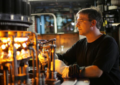 Arc France, four verre atelier © Patrick JAMES