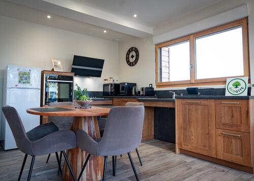 Cuisine tout équipée - Gîte du Cluse - Éperlecques © Quentin MAILLARD - Tourisme en Pays de Saint-Omer