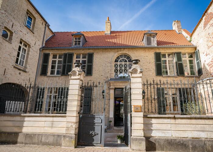43 - Restaurant Le Colegram - Enseigne - Palais de la Cathédrale © Tourisme en Pays de Saint-Omer © Quentin MAILLARD