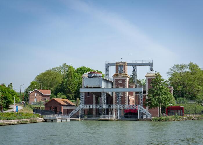 Extérieur - Ascenseur à Bateaux des Fontinettes - Arques © Quentin MAILLARD - Tourisme en Pays de Saint-Omer