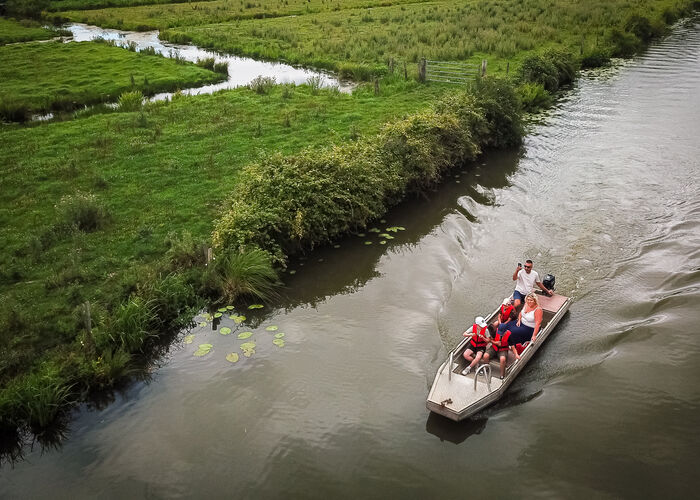 Ô Marais Barque moteur vue aerienne © Ô Marais by ISNOR