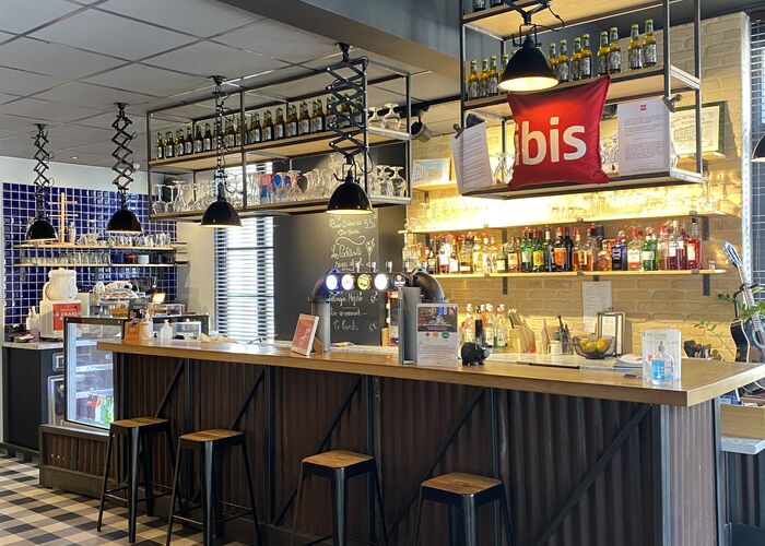 Bar © Hôtel Ibis Saint-Omer centre