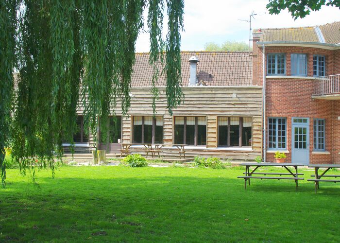 Gîte Anaëlle - Domaine du Grand Saint-Bernard, facade vue du jardin  © ISNOR