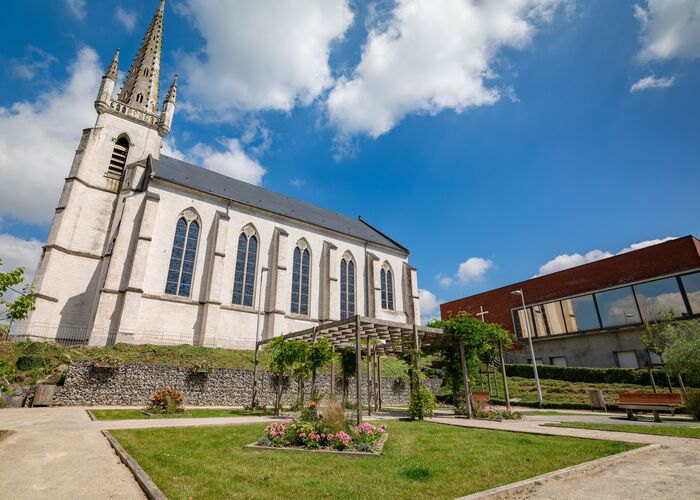 Parc et Église de Lumbres  © Quentin MAILLARD - Tourisme en Pays de Saint-Omer