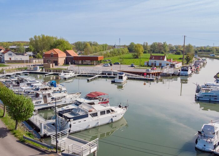 16 - Drone - Port Fluvial d'Aire-sur-la-Lys © Tourisme en Pays de Saint-Omer (2) © SPL TOURISME SAINT OMEr