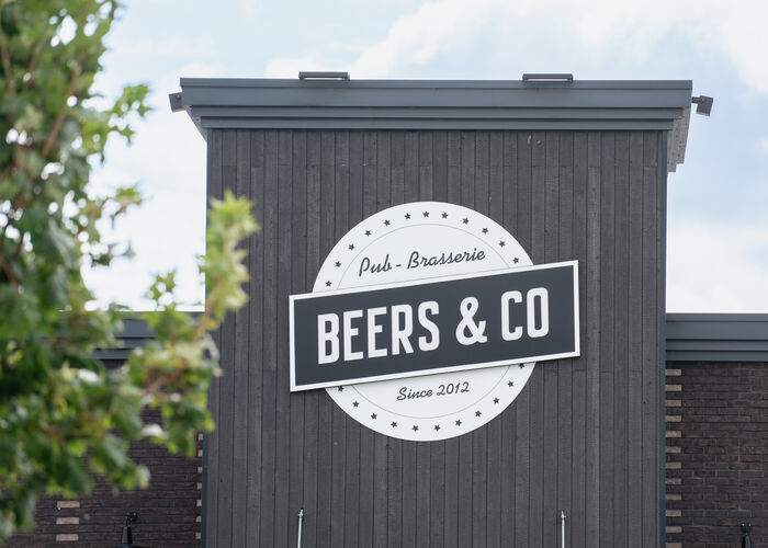 Façade Beer's & Co - Aire-sur -la-Lys en 2024 © Quentin MAILLARD -  Tourisme en Pays de Saint-Omer