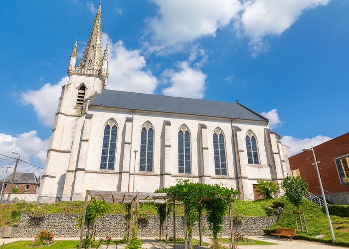 Parc et Église de Lumbres  © Quentin MAILLARD - Tourisme en Pays de Saint-Omer