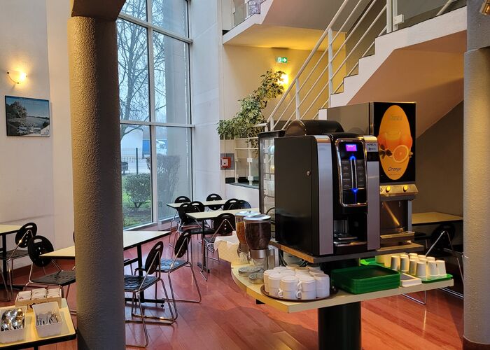 Espace Restauration & petit-déjeuner ©  Good Night Hotel
