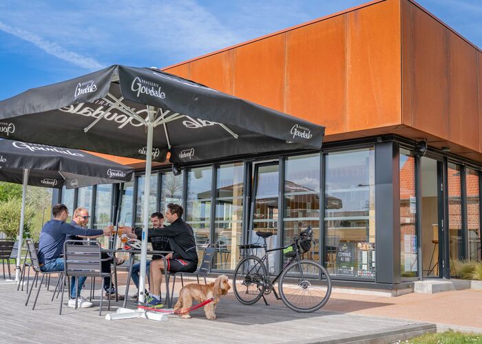 3 - Terrasse - Port Fluvial d'Aire-sur-la-Lys © Tourisme en Pays de Saint-Omer © Quentin MAILLARD