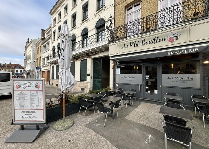 Au P'tit Bouillon, Saint-Omer. Terrasse © Au P'tit Bouillon