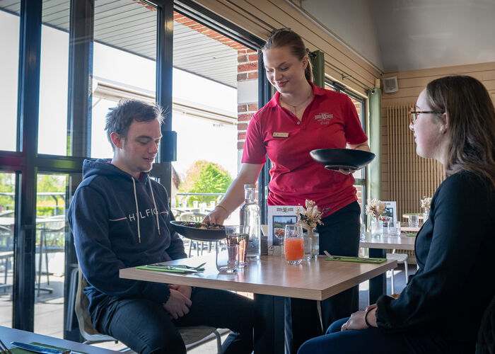 78 - Repas - Brasserie le Ristandèl - Golf © Tourisme en Pays de Saint-Omer © Quentin MAILLARD