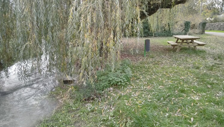 Table Pique Nique Lavoir de la coque - CP B Collombet (1).jpg