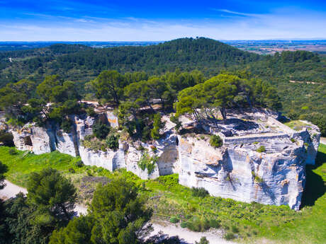 Abbaye Troglodytique Saint-Roman l'Aiguille Abbaye Troglodytique Saint-Roman l'Aiguille