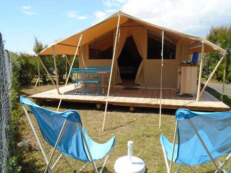 CAMPING HUTTOPIA COTE SAUVAGE CAMPING HUTTOPIA COTE SAUVAGE