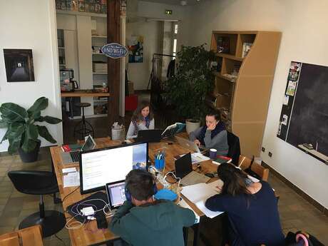 L'Hôte Bureau L'Hôte Bureau