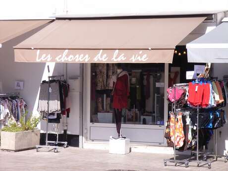 LES CHOSES DE LA VIE LES CHOSES DE LA VIE
