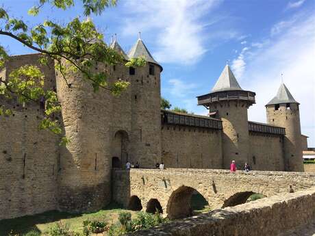 Excursion privée en minibus - Journée - Cité Médiévale de Carcassonne et Château de Lastours - F/GB Excursion privée en minibus - Journée - Cité Médiévale de Carcassonne et Château de Lastours - F/GB