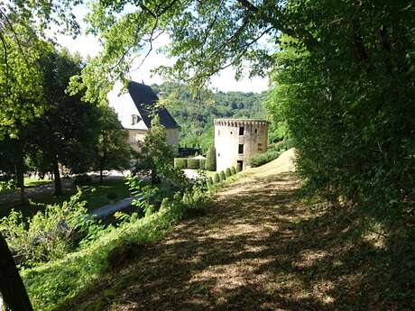 Boucle autour du château de Peyraux Boucle autour du château de Peyraux