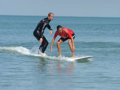 COURS DE SURF INDIVIDUEL OU EN FAMILLE PAR SWIM AND SURF COURS DE SURF INDIVIDUEL OU EN FAMILLE PAR SWIM AND SURF