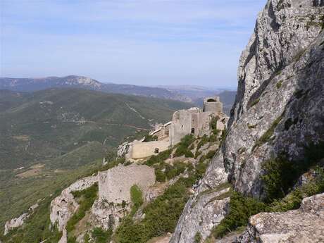 Excursion partagée en minibus - Journée - Châteaux de Quéribus & Peyrepertuse + village de Cucugnan - F/GB Excursion partagée en minibus - Journée - Châteaux de Quéribus & Peyrepertuse + village de Cucugnan - F/GB