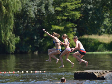 Aire de loisirs avec baignade en rivière Aire de loisirs avec baignade en rivière