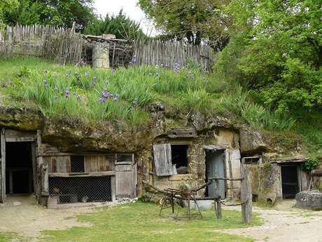 La Vallée Troglodytique des Goupillières La Vallée Troglodytique des Goupillières