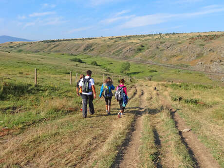 LE CHEMIN DE ST-JACQUES DE COMPOSTELLE LE CHEMIN DE ST-JACQUES DE COMPOSTELLE