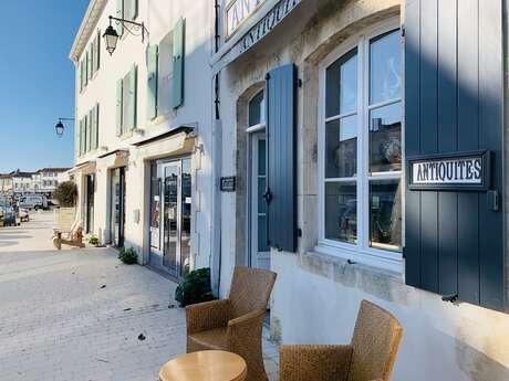 GALERIE ANTIQUITÉS 10 GALERIE ANTIQUITÉS 10