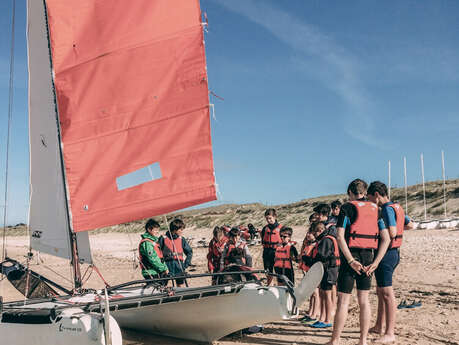 COURS DE CATAMARAN ADO DÉBUTANT - ILE DE RÉ VOILE / LA COUARDE COURS DE CATAMARAN ADO DÉBUTANT - ILE DE RÉ VOILE / LA COUARDE