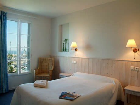 HOTEL LE FRANCAIS HOTEL LE FRANCAIS