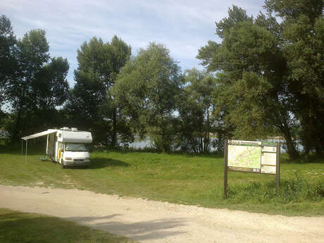 Aire de stationnement de Saint-Dyé-sur-Loire Aire de stationnement de Saint-Dyé-sur-Loire