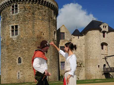 De la cour de l'école à la cour du château (GROUPE) De la cour de l'école à la cour du château (GROUPE)