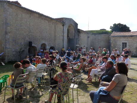 LECTURE THÉÂTRALISÉE ET PIÈCES DE THÉÂTRE AU FORT LA PREE LECTURE THÉÂTRALISÉE ET PIÈCES DE THÉÂTRE AU FORT LA PREE