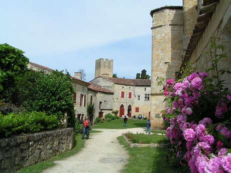 VISITES GUIDÉES DU VILLAGE FORTIFIÉ DE LARRESSINGLE VISITES GUIDÉES DU VILLAGE FORTIFIÉ DE LARRESSINGLE