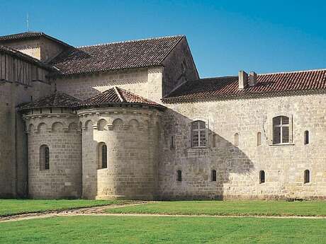 ABBAYE CISTERCIENNE DE FLARAN (XII - XVIIIème) ABBAYE CISTERCIENNE DE FLARAN (XII - XVIIIème)