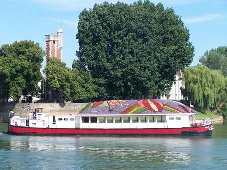 La Péniche "Delta" La Péniche "Delta"