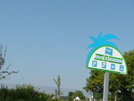 Aire de services camping-cars du camping Intercommunal de la Tourelle Aire de services camping-cars du camping Intercommunal de la Tourelle