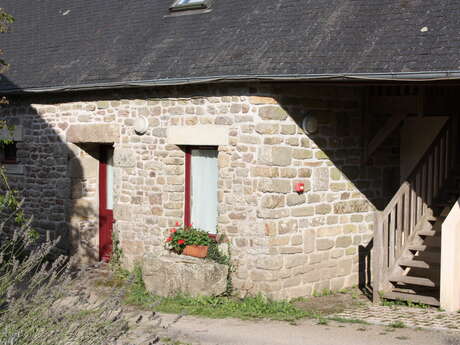 DUTHEIL Pascale - Location Domaine de Lesvaniel - La vallée DUTHEIL Pascale - Location Domaine de Lesvaniel - La vallée
