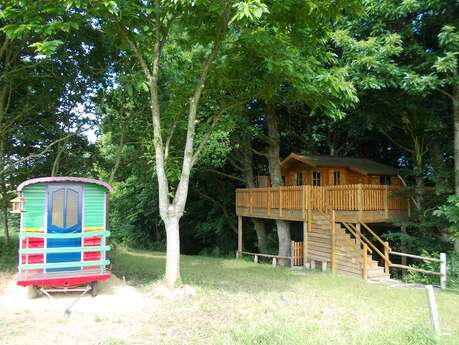 Cabane la Houssaie et sa roulotte Cabane la Houssaie et sa roulotte