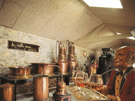 Musée de la Vieille Prune - Distillerie Louis Roque Musée de la Vieille Prune - Distillerie Louis Roque