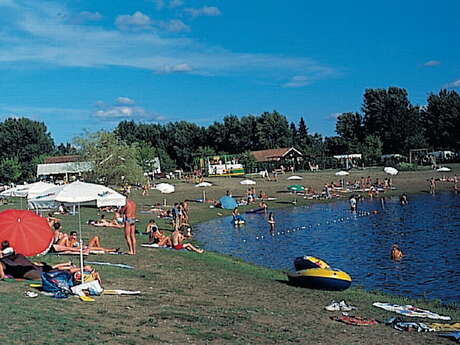 Camping de mon village de Tauriac, le Mas de la Croux Camping de mon village de Tauriac, le Mas de la Croux