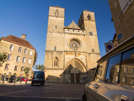 Église St Pierre à Gourdon Église St Pierre à Gourdon