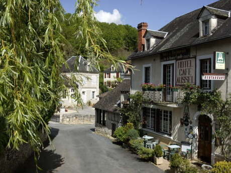 Hôtel Restaurant La Bonne Famille Hôtel Restaurant La Bonne Famille