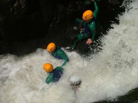 Lot Aventure - Base de Cajarc - Spéléologie, Canyoning et Escalade Lot Aventure - Base de Cajarc - Spéléologie, Canyoning et Escalade