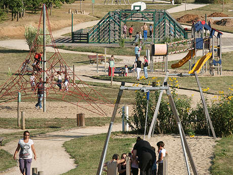 Aire de Jeux de Mercuès Aire de Jeux de Mercuès