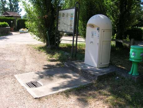 Aire d'accueil et de services à Caïx Aire d'accueil et de services à Caïx