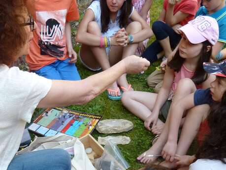 Annulé-Pays d'Art et d'Histoire : Visite Ludique en Famille "Les Apprentis Géologues !" Annulé-Pays d'Art et d'Histoire : Visite Ludique en Famille "Les Apprentis Géologues !"
