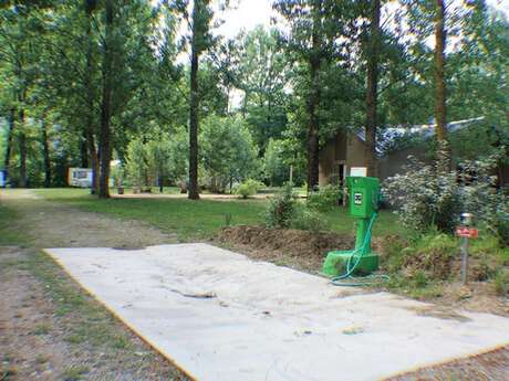 AIRE DE SERVICE DU CAMPING DE LA MOTHE AIRE DE SERVICE DU CAMPING DE LA MOTHE